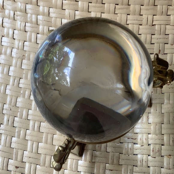 VINTAGE LARGE GLASS BALL ON GOLD STAND DECORATIVE PIECE - Picture 2 of 6